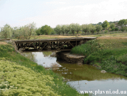 Podul de la marginea satului pe drumul ce duce spre ferma si lac. Мост на краю села.