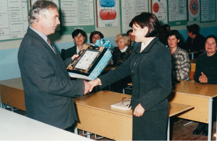 Вчитель року-2003» вчитель хімії Корецька Ф. М. (с.Плавні)