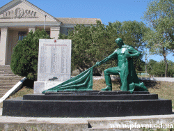 Monumentul inchinat ostasilor din Barta cazuti in Marele razboi pentru apararea Patriei.